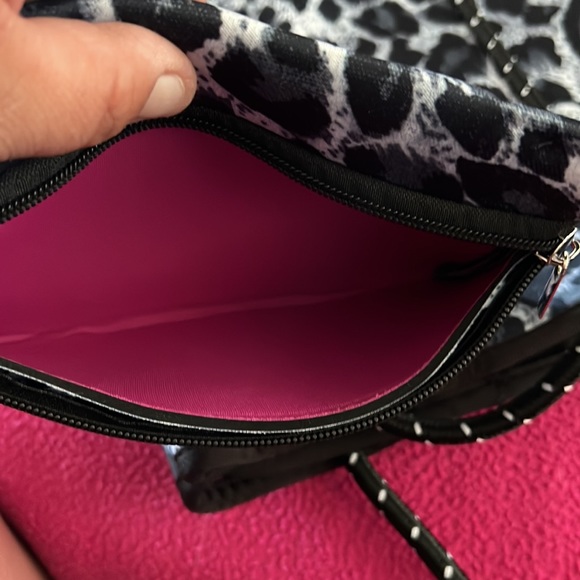 Threaded pear cheetah print large purse - Picture 8 of 10